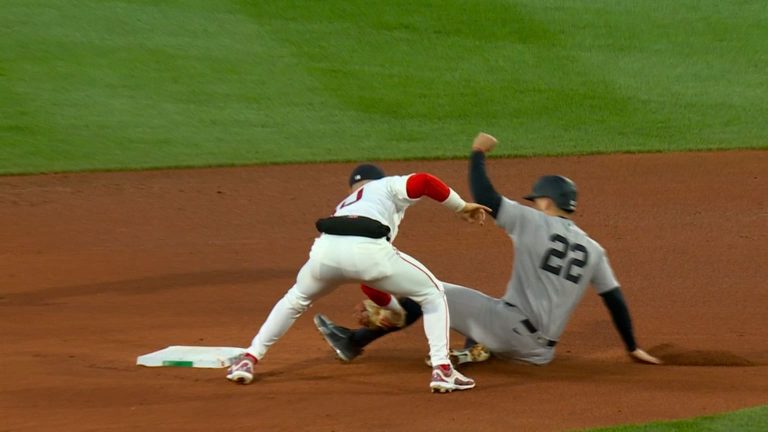 Willson-Contreras-inicia-doble-play-21042026