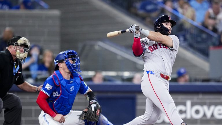Wilyer-Abreu-impulsa-con-un-doble-27042026