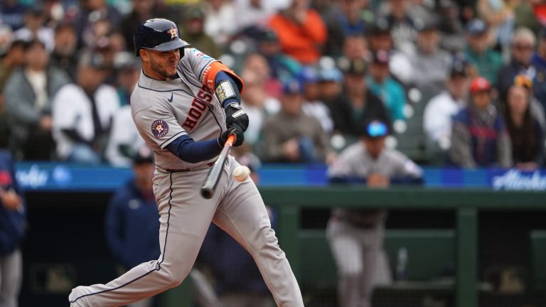 Yainer-Diaz-pega-hit-remolcador-en-la-5ta-1304202