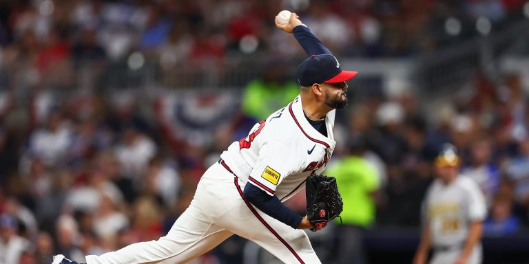 noticia-mlb-A-la-rotacion-de-Bravos-Estelar-relevo-le-habria-g
