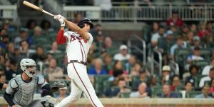 noticia-mlb-Bambinazo-de-oro-de-Olson-mantiene-a-los-Bravos-en