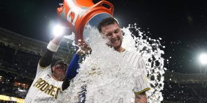 noticia-mlb-Doble-dosis-de-magia-Tras-robar-un-HR-Merrill-cor