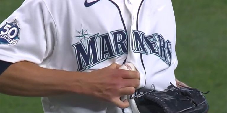 noticia-mlb-Donde-esta-la-pelota-Logan-Gilbert-atrapo-una-line