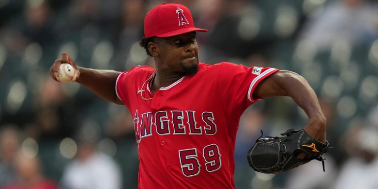 noticia-mlb-Eso-es-lo-que-hacen-los-ases-Afectado-del-cuell
