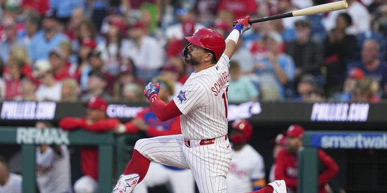 noticia-mlb-Filis-se-apoyan-en-par-de-tablazos-de-Schwarber-pa