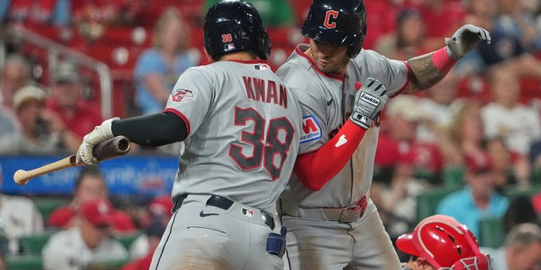 noticia-mlb-Guardianes-reciben-aportes-de-toda-la-alineacion-p