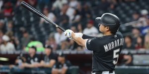 noticia-mlb-Hasta-la-luna-Murakami-conecta-jonron-por-4to-jueg