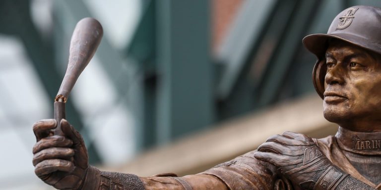 noticia-mlb-Ichiro-bromea-tras-curioso-incidente-en-develacion