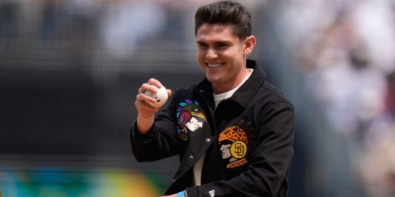 noticia-mlb-Israel-Reyes-jugador-del-America-realizo-el-lanz