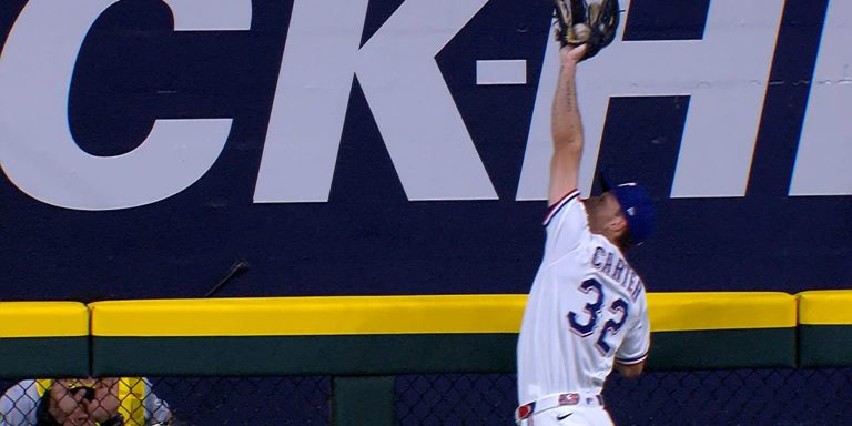 noticia-mlb-Jugada-espectacular-de-Carter-respalda-la-primera-