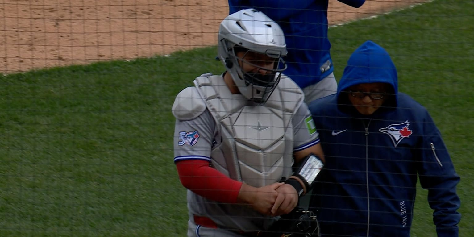 noticia-mlb-Los-Azulejos-inhabilitan-a-Kirk-por-una-fractura-e