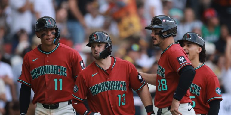 noticia-mlb-Los-bates-de-Vargas-Tawa-impulsan-remontada-de-D-