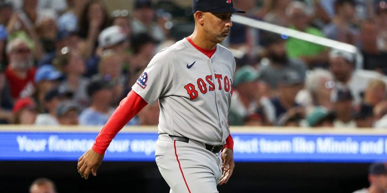 noticia-mlb-Medias-Rojas-prescinden-de-Cora-y-varios-coaches-t