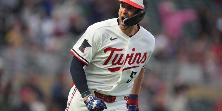 noticia-mlb-Mellizos-castigan-a-Crochet-con-11-carreras-en-1