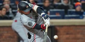 noticia-mlb-Mellizos-remontan-de-la-mano-de-Keaschall-y-agrava