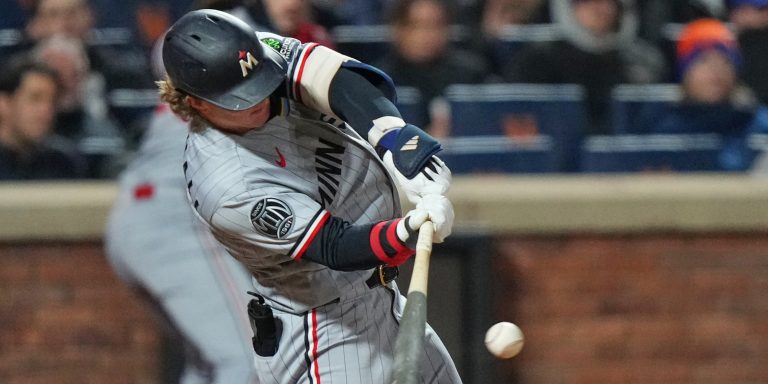 noticia-mlb-Mellizos-remontan-de-la-mano-de-Keaschall-y-agrava