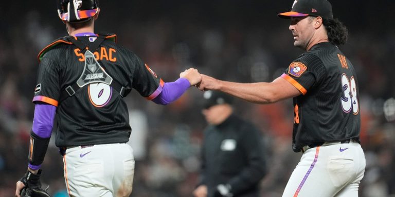 noticia-mlb-Ray-lanza-joya-en-blanco-y-Gigantes-descifran-a-Sa