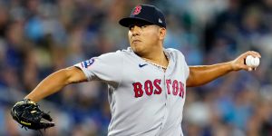 noticia-mlb-Suarez-acaricia-el-no-hitter-y-guia-blanqueada-de-
