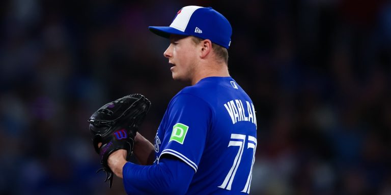 noticia-mlb-Varland-3er-salvamento-lidera-ante-reajuste-del-