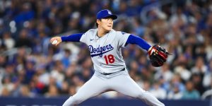 noticia-mlb-Yamamoto-ignora-los-abucheos-y-domina-otra-vez-a-l