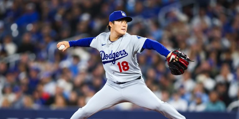 noticia-mlb-Yamamoto-ignora-los-abucheos-y-domina-otra-vez-a-l