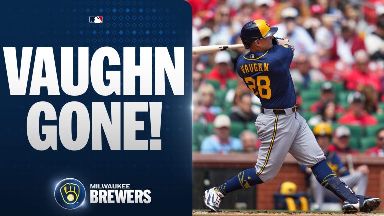 Andrew-Vaughn-remolca-tres-con-jonron-en-el-1ro-0