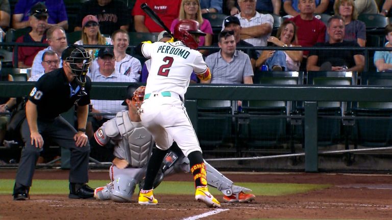 Geraldo-Perdomo-produce-dos-carreras-con-un-doble-