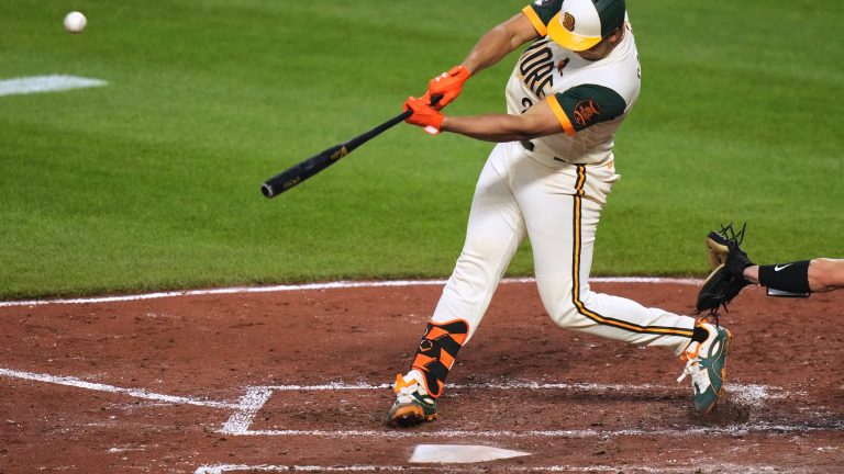 Pete-Alonso-y-Samuel-Basallo-la-botan-en-fila-290