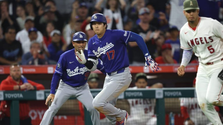 Triple-de-dos-carreras-de-Ohtani-en-la-8va-160520