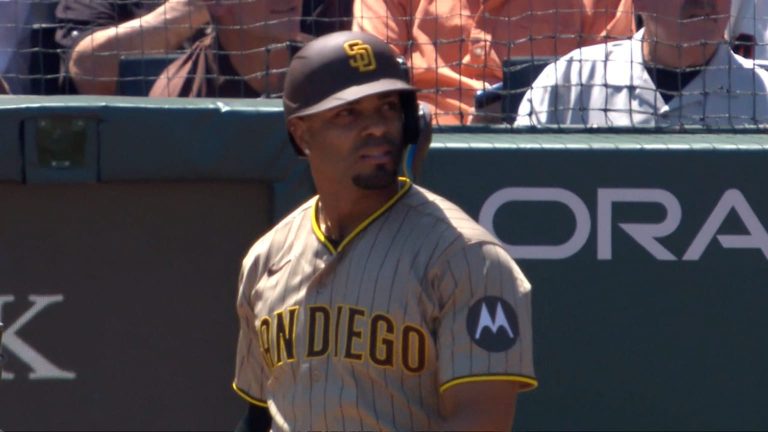 Xander-Bogaerts-conecta-un-jonron-de-2-carreras-0