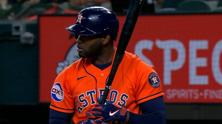 Yordan-Alvarez-pega-largo-HR-de-3-carreras-260520