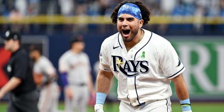 noticia-mlb-Aranda-sella-remontada-con-hit-de-oro-y-Rays-compl