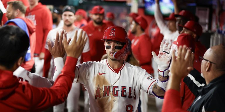 noticia-mlb-Cartas-de-Pokemon-El-curioso-amuleto-de-Zach-Neto-