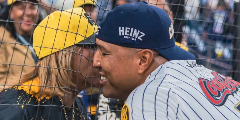 noticia-mlb-El-homenaje-de-Salvador-a-su-mama-Vestir-la-camis