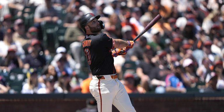 noticia-mlb-Gigantes-se-deleitan-con-jonrones-y-algo-de-suert