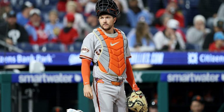 noticia-mlb-Guardianes-adquieren-al-receptor-Guante-de-Oro-Pat