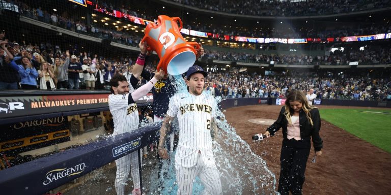 noticia-mlb-HR-de-oro-de-Turang-le-da-a-Cerveceros-su-1ra-barr