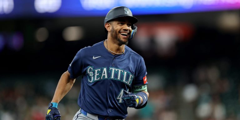noticia-mlb-J-Rod-cumple-reto-de-fanatico-con-jonron-y-luego-l
