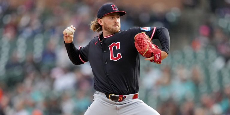 noticia-mlb-La-ofensiva-de-los-Guardianes-despierta-tarde-para