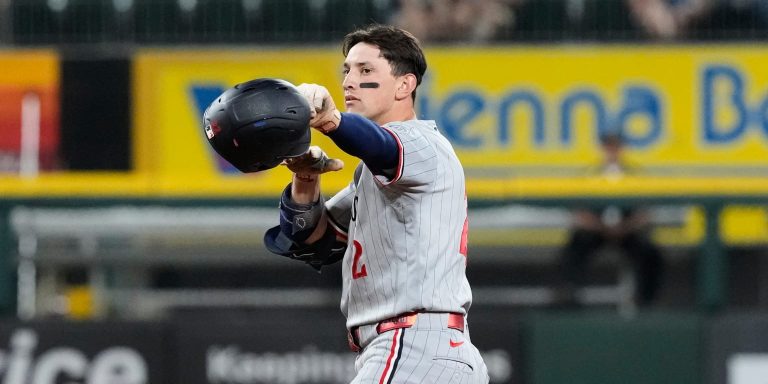 noticia-mlb-Lee-respondio-en-el-11mo-para-sellar-una-alocada-v