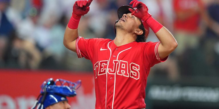 noticia-mlb-Lopez-pega-su-1er-jonron-con-los-Rangers-en-victor
