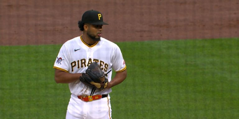 noticia-mlb-Los-Piratas-subieron-al-derecho-Wilber-Dotel-para-