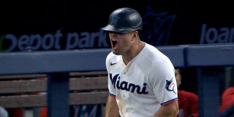 noticia-mlb-Marlins-remontan-con-tres-jonrones-para-superar-a-