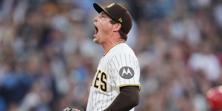 noticia-mlb-Miller-firma-entrada-historica-de-cuatro-ponches-e