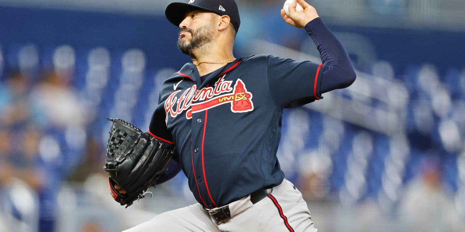 noticia-mlb-Perez-fija-marca-personal-de-10-K-y-sigue-brilland