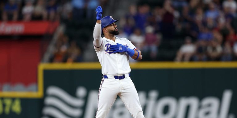 noticia-mlb-Rangers-se-desquitan-tras-no-hitter-con-historico-