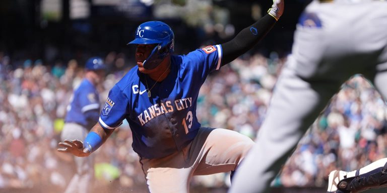 noticia-mlb-Salvador-vuela-hacia-el-plato-y-asegura-la-barrida