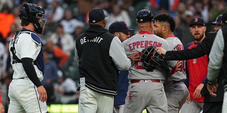 noticia-mlb-Se-vacian-las-bancas-luego-de-que-Valdez-permite-H