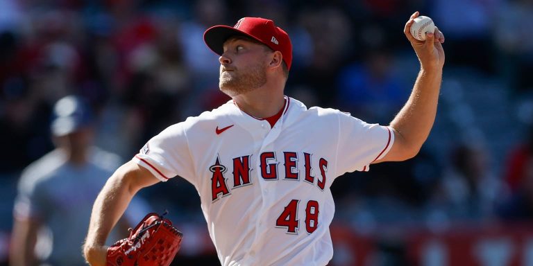 noticia-mlb-Tras-joya-de-Detmers-batazo-de-Peraza-ayuda-a-Ang