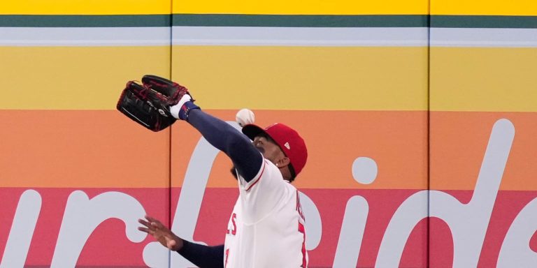 noticia-mlb-Angelinos-reviven-una-escena-al-estilo-Jose-Cansec-1